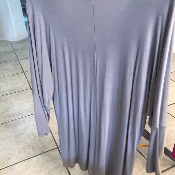 Women’s Top - Picture 4 of 5